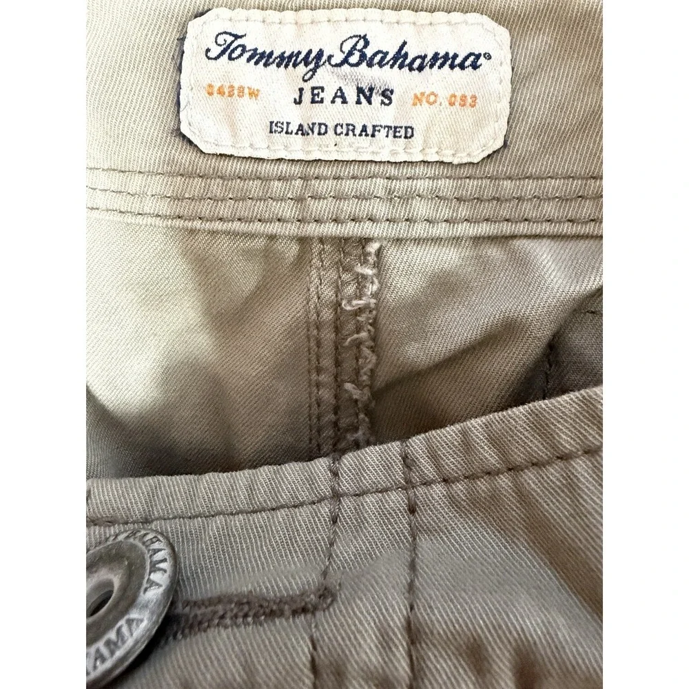 Tommy Bahama Cargo Shorts Mens 42 Khaki Utility Pockets 100% Cotton Relaxed Fit